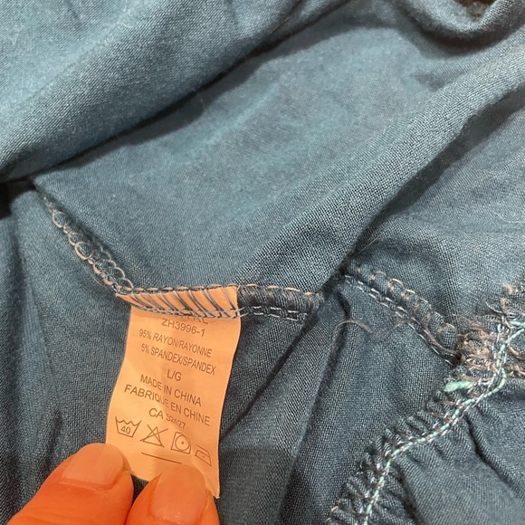 Prussian blue camisole with ribbing and intricate detailing. - Picture 6 of 6